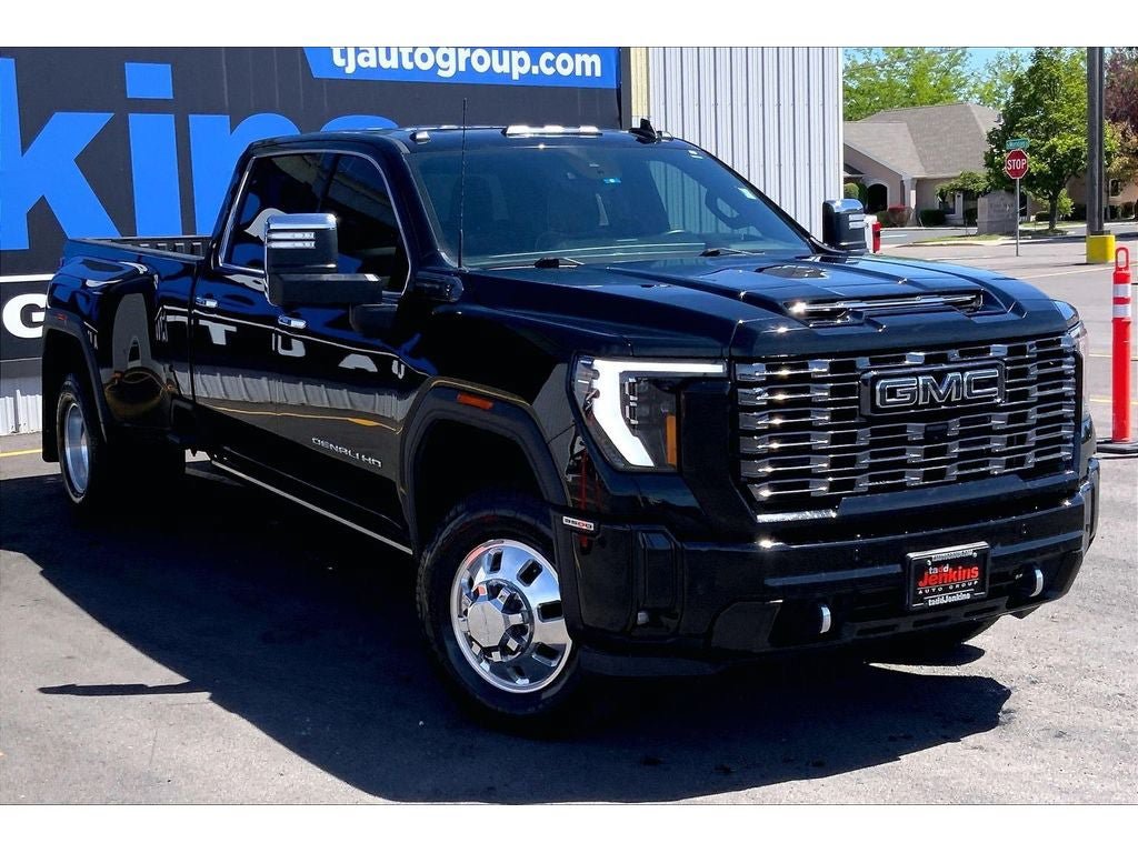 Used 2025 GMC Sierra 3500 Denali Ultimate AWD/4WD image 2
