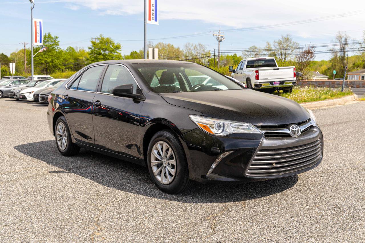 Used 2017 Toyota Camry LE FWD image 8
