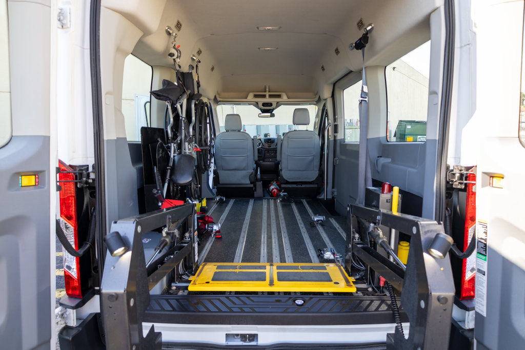 Used 2018 Ford Transit 150 XL RWD image 18