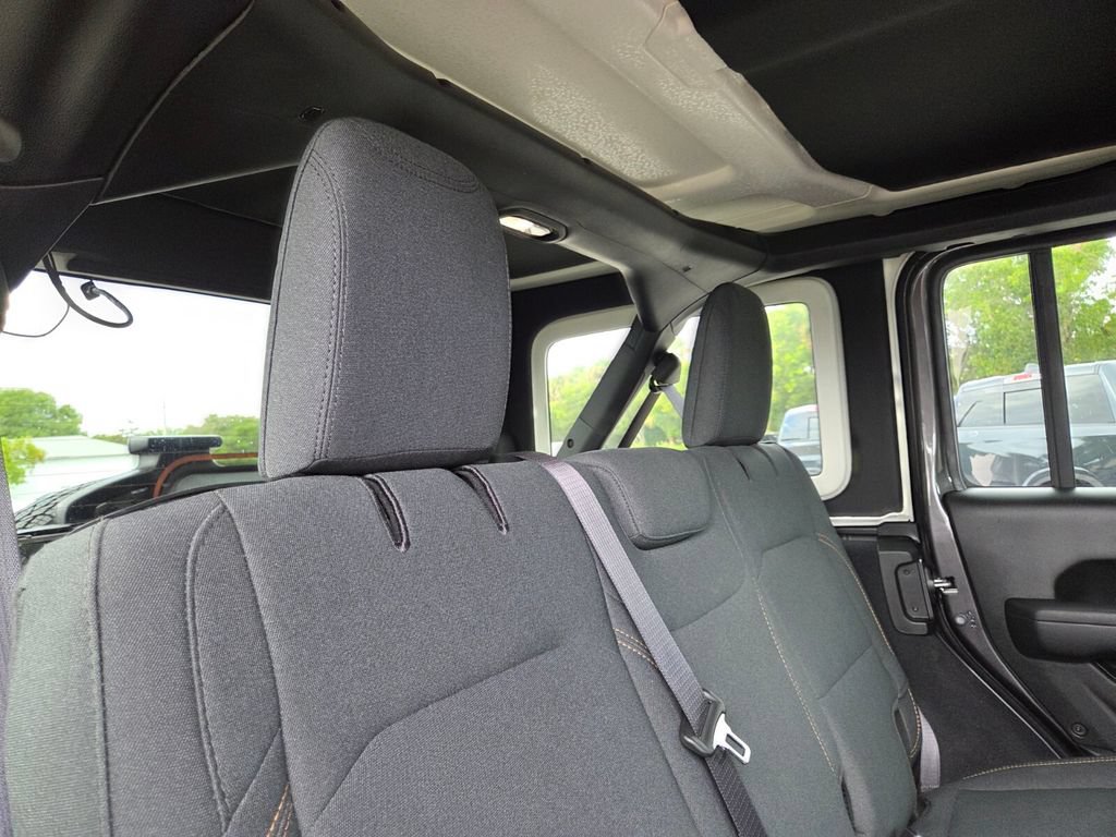 Used 2024 Jeep Wrangler Unlimited Sport AWD/4WD image 19