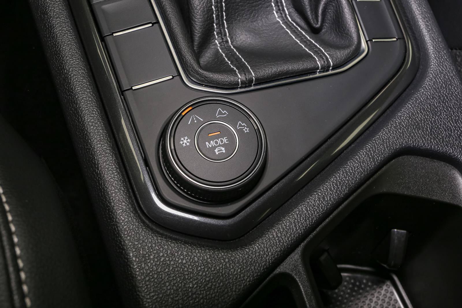 Certified 2023 Volkswagen Tiguan SE AWD/4WD image 39