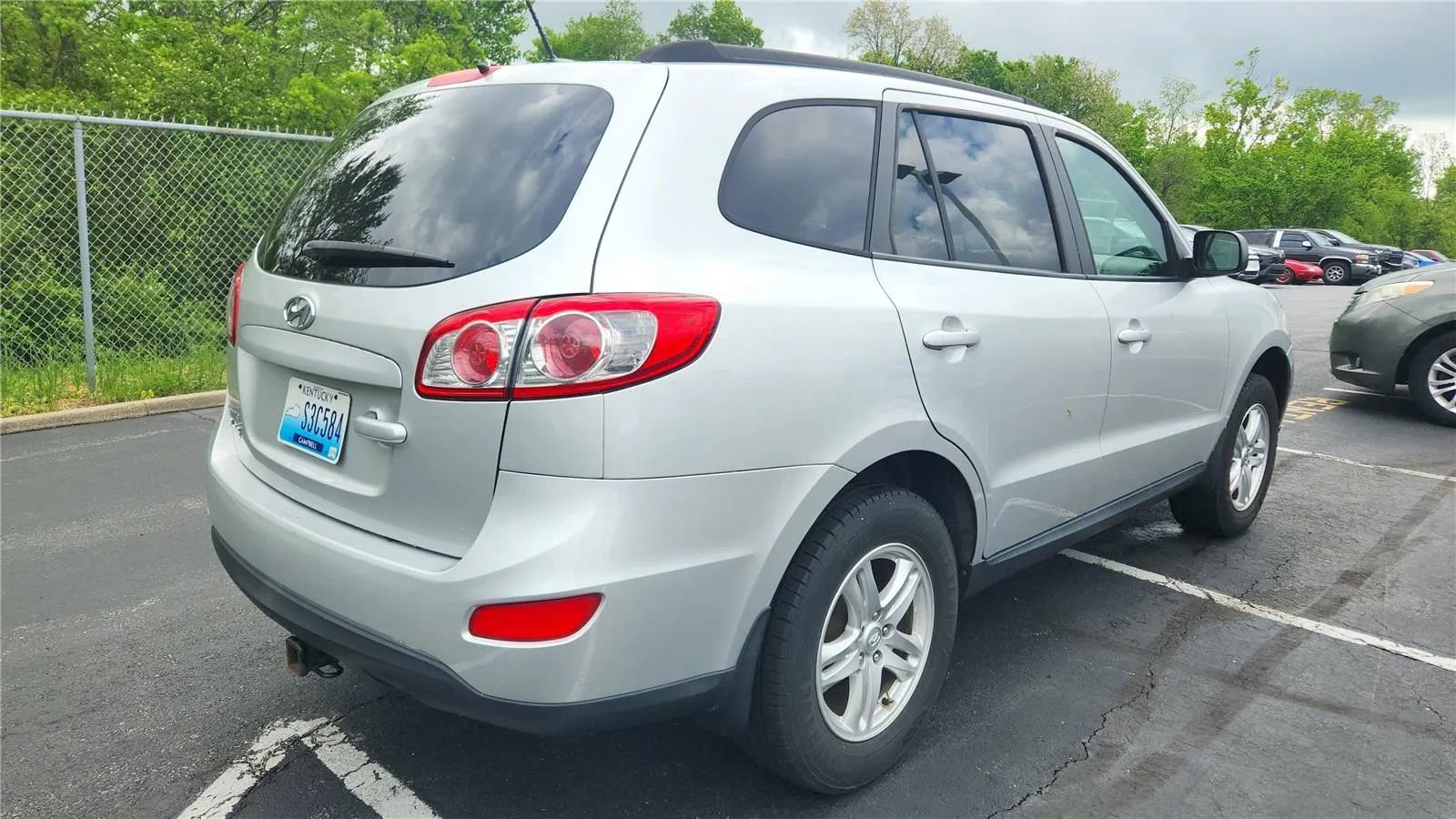 Used 2012 Hyundai Santa Fe GLS FWD image 2