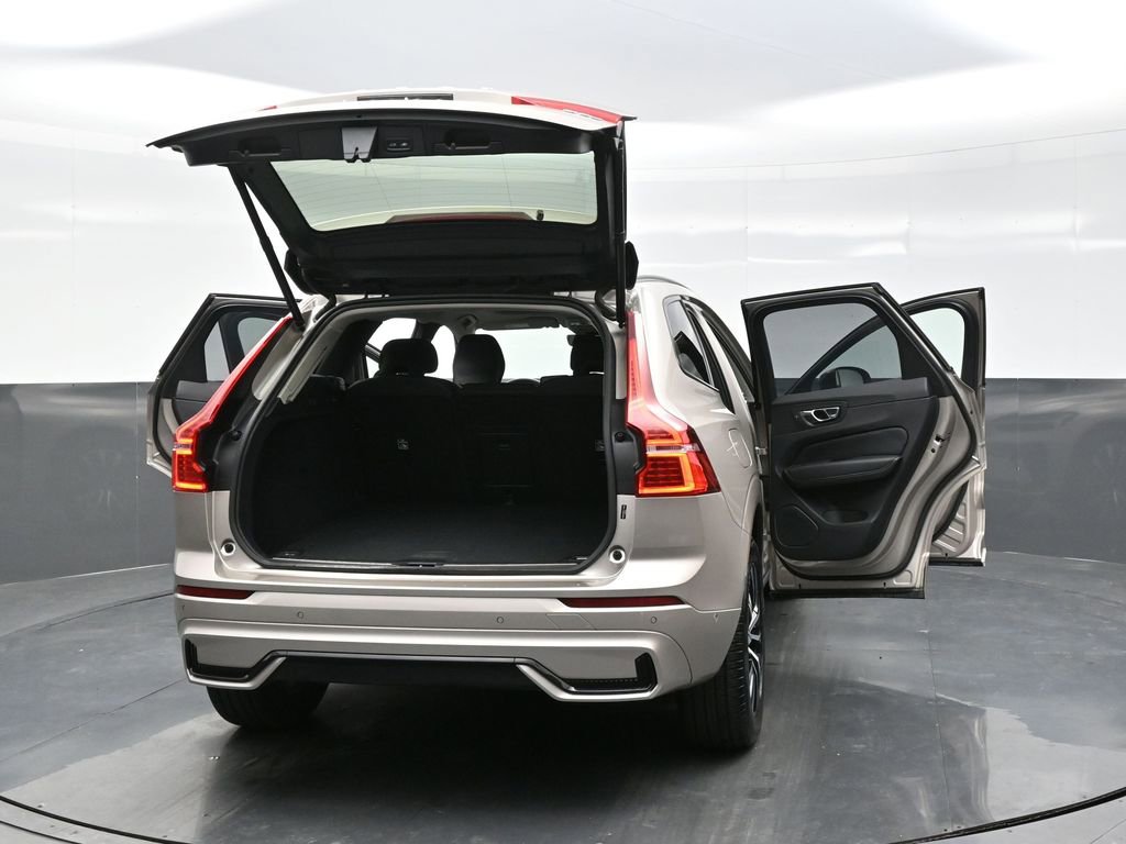 Used 2025 Volvo XC60 B5 Plus image 35