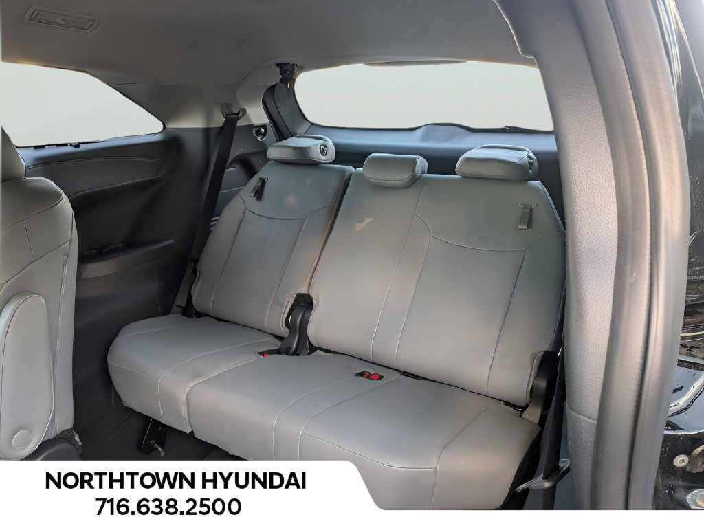 Used 2026 Toyota Sienna XLE FWD image 33