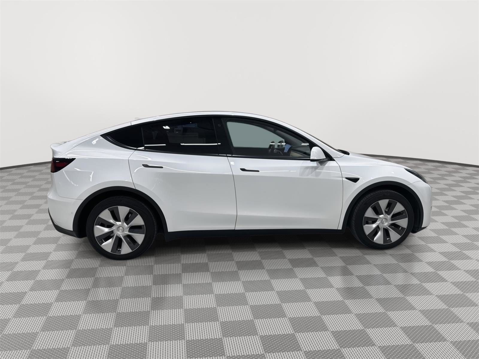 Used 2022 Tesla Model Y Long Range image 12