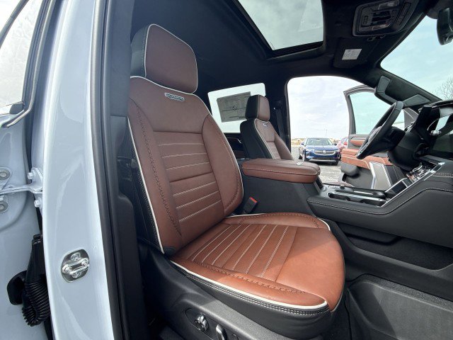 New 2026 GMC Sierra 2500 Denali Ultimate w/ LPO, Black Badging Package image 24