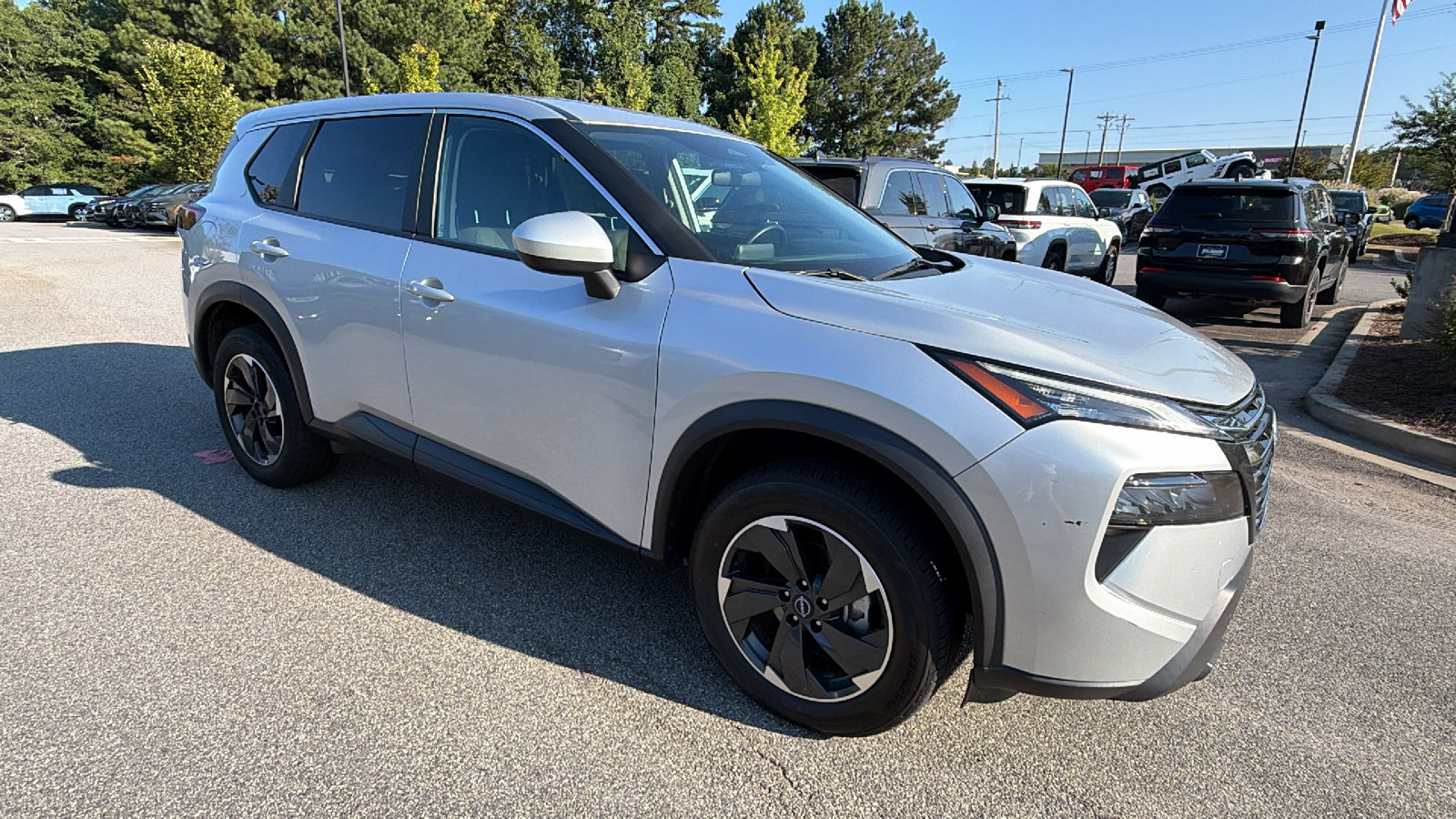 Used 2024 Nissan Rogue SV AWD/4WD image 5