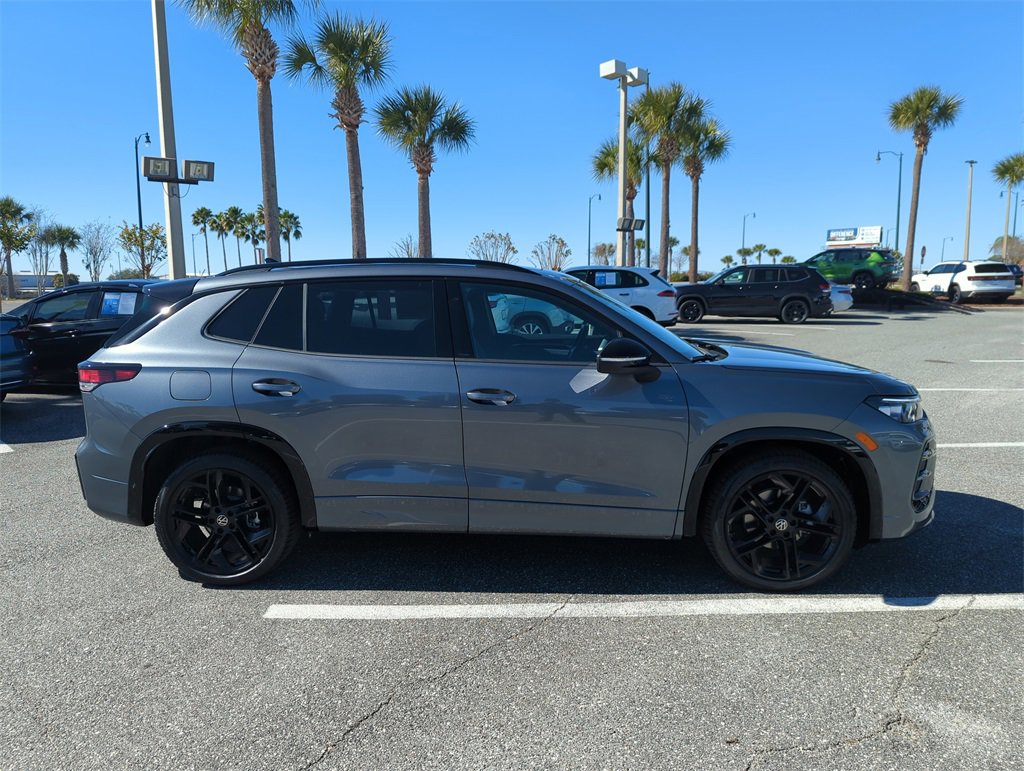 New 2026 Volkswagen Tiguan SE R-Line image 3