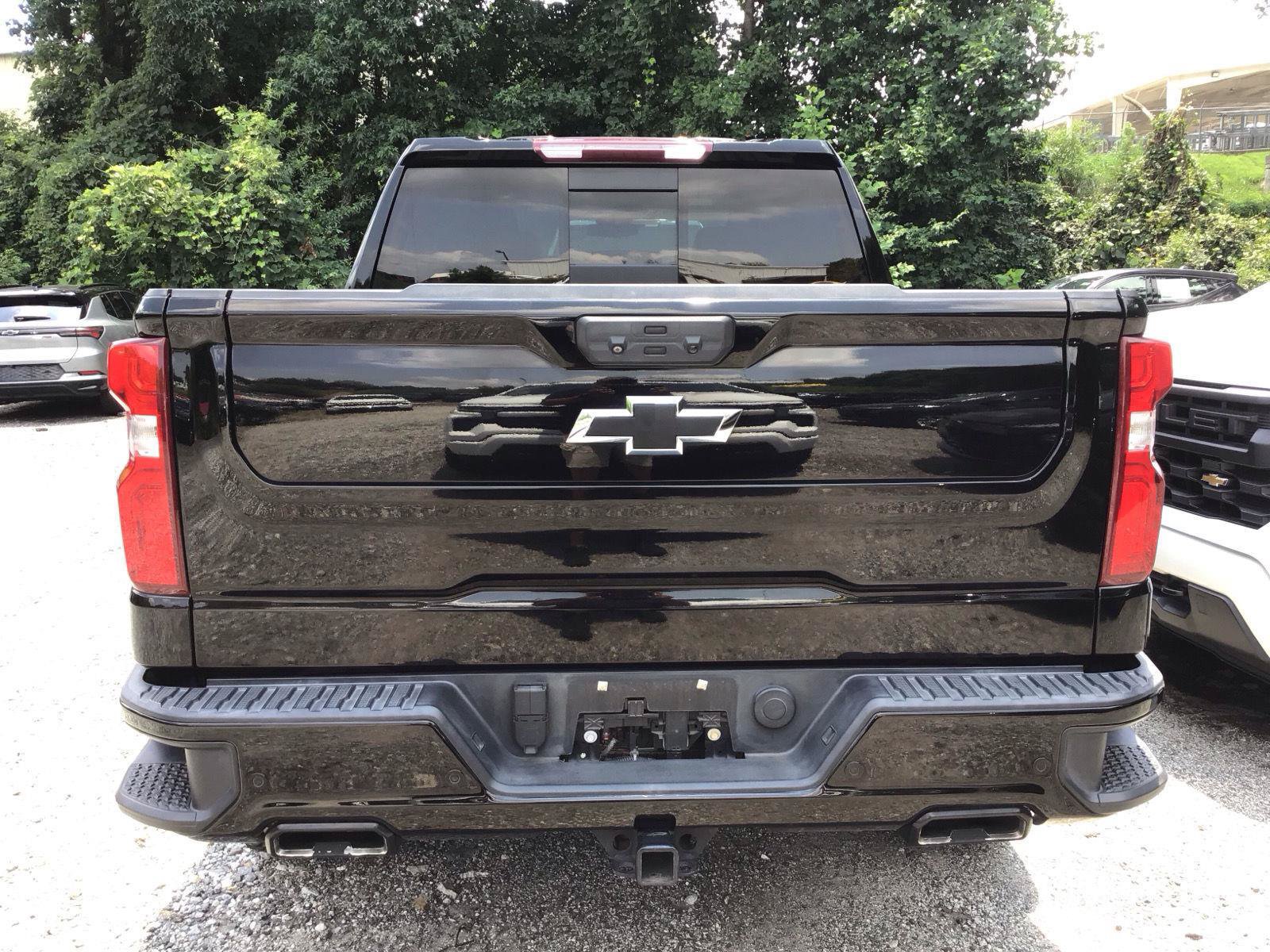 Used 2022 Chevrolet Silverado 1500 LT Trail Boss w/ LT Trail Boss Premium Package AWD/4WD image 3