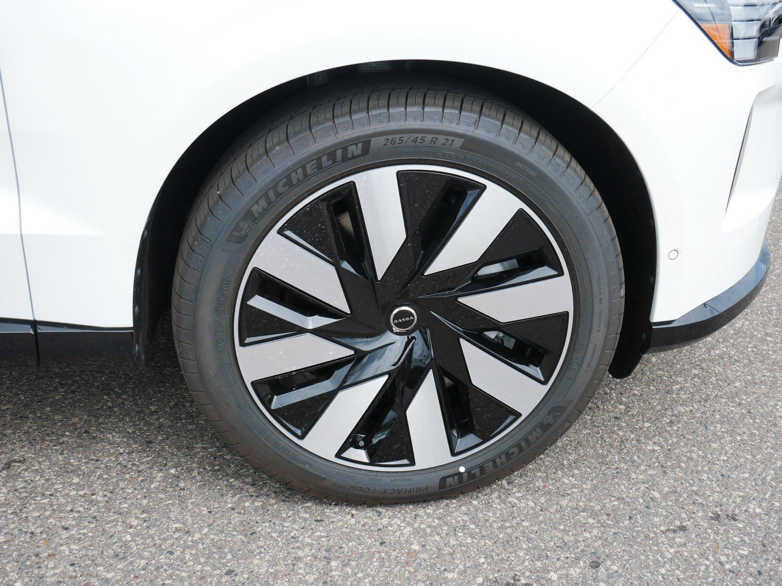 New 2026 Volvo EX90 Ultra AWD/4WD image 4