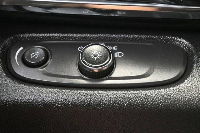 Used 2025 Buick Envista Preferred w/ Advanced Safety Package FWD image 21