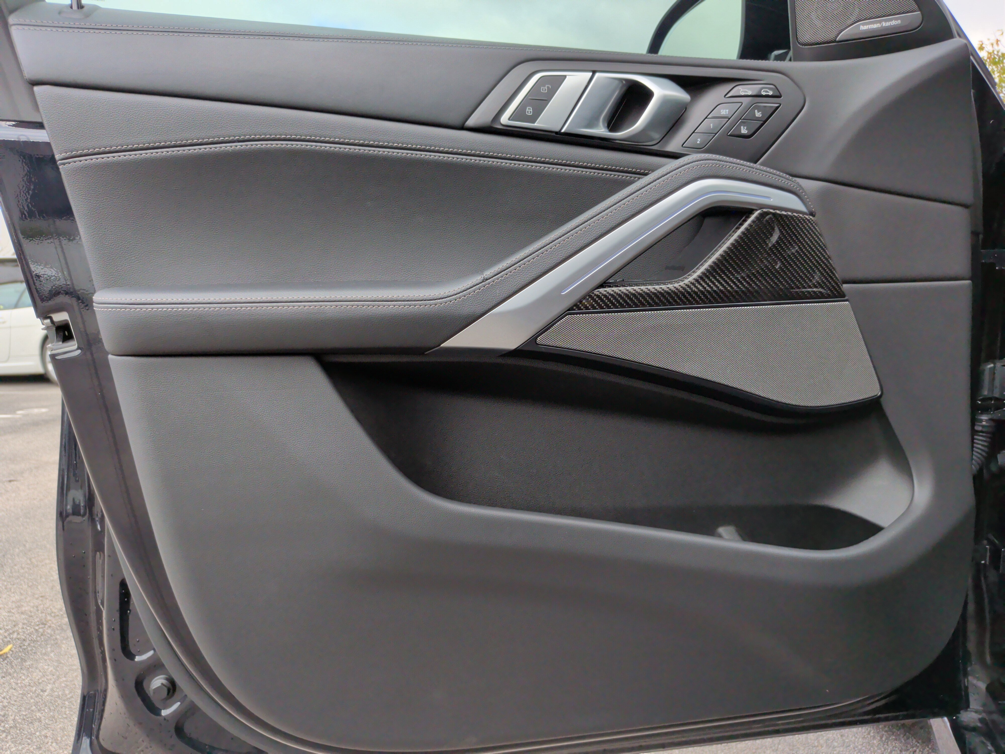 Used 2022 BMW X6 M50i w/ Executive Package image 14