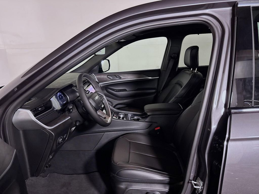 New 2025 Jeep Grand Cherokee Limited image 12