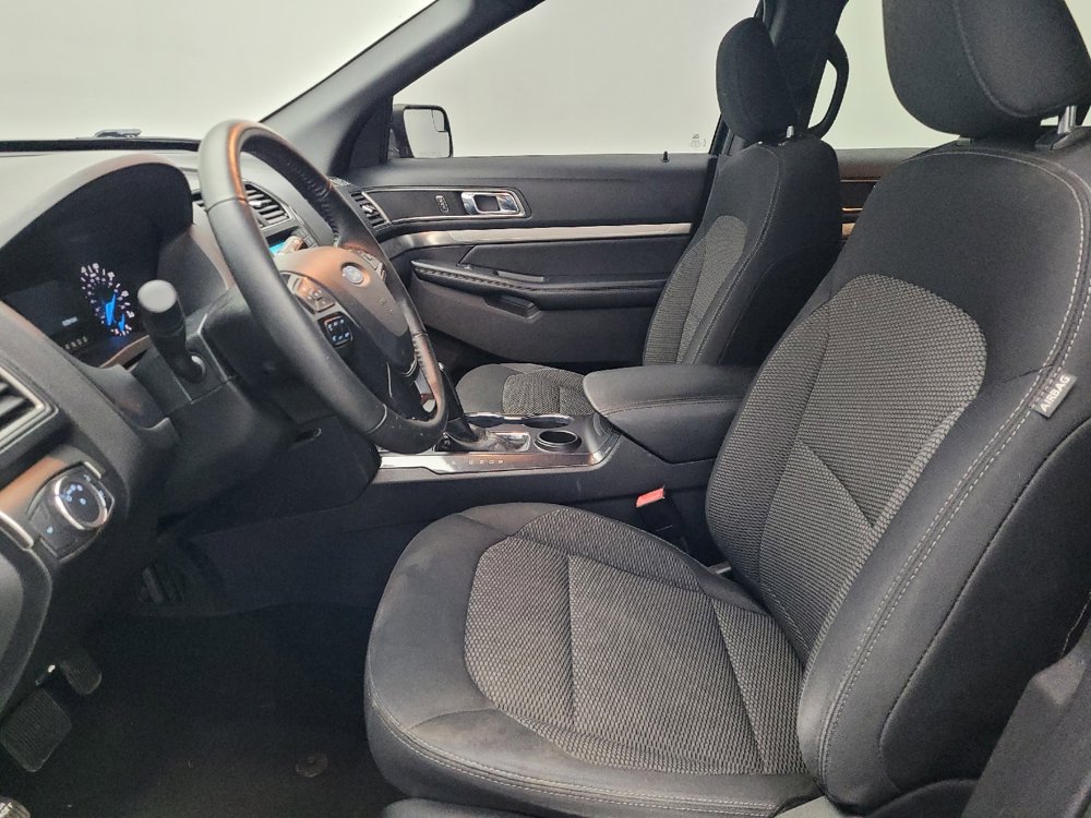 Used 2019 Ford Explorer XLT image 17