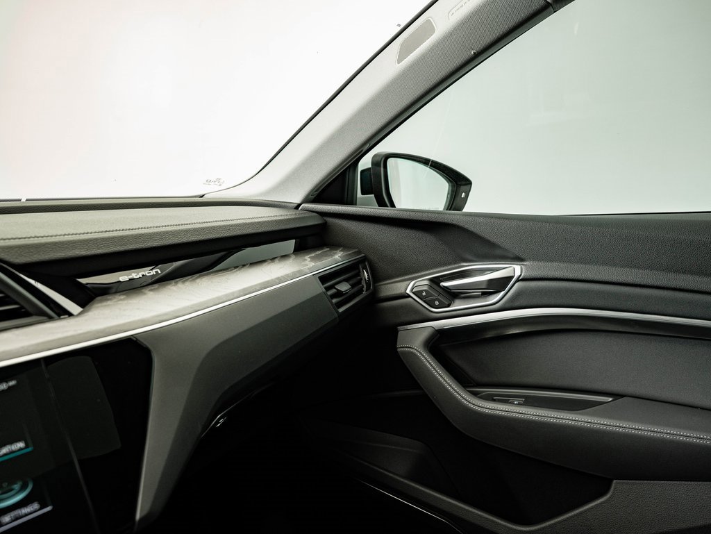 Used 2021 Audi e-tron Premium Plus w/ Premium Plus Package image 28