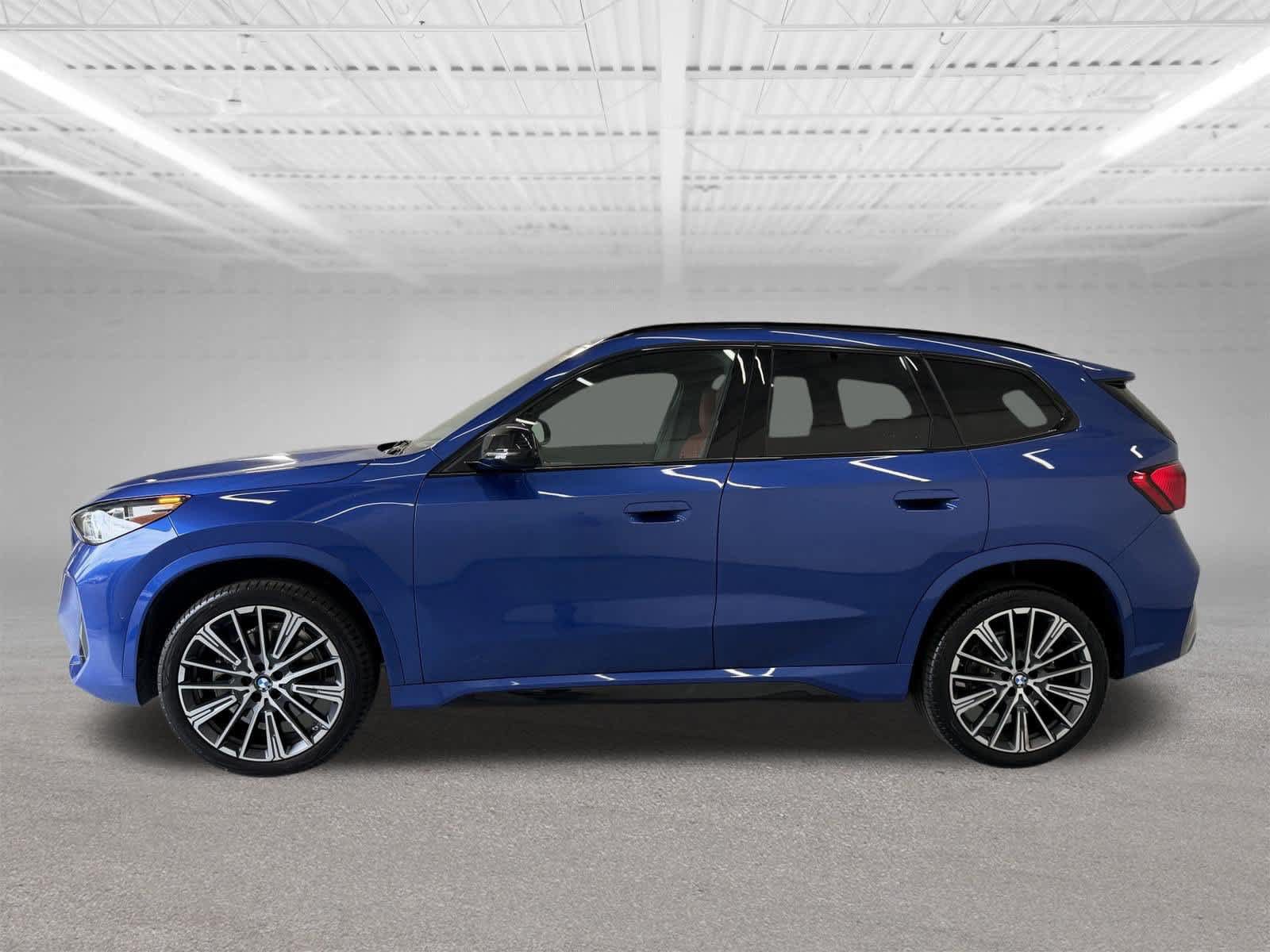 Used 2023 BMW X1 xDrive28i w/ M Sport Package AWD/4WD image 2