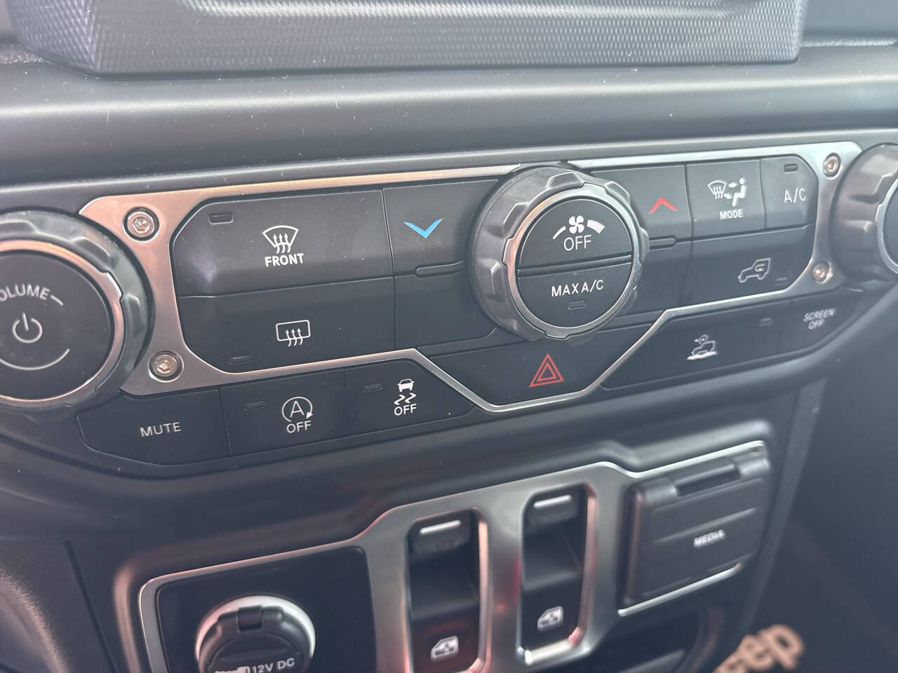 Used 2023 Jeep Wrangler Sport AWD/4WD image 42