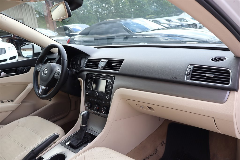 Used 2014 Volkswagen Passat TDI SE FWD image 18
