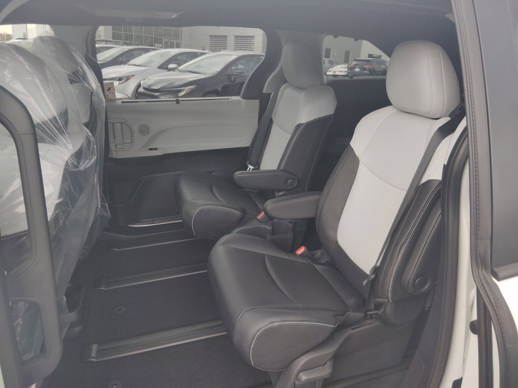 New 2026 Toyota Sienna XSE AWD/4WD image 9