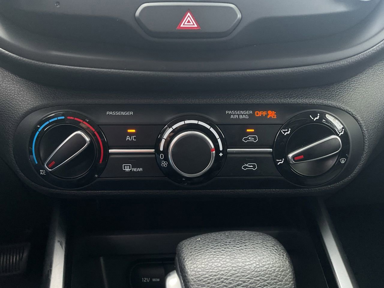 Used 2025 Kia Soul LX w/ LX Technology Package FWD image 24