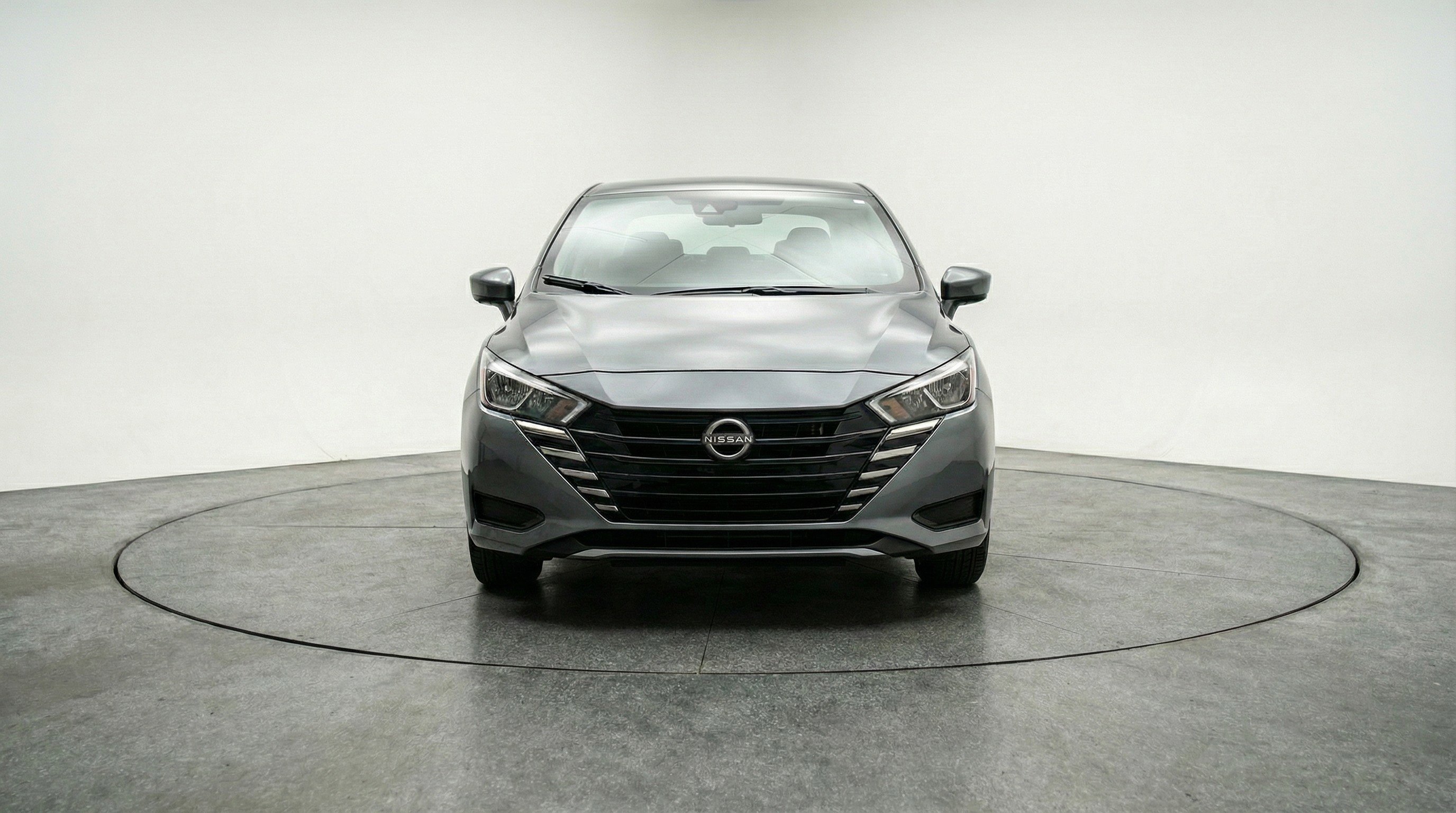 Used 2025 Nissan Versa SV image 2