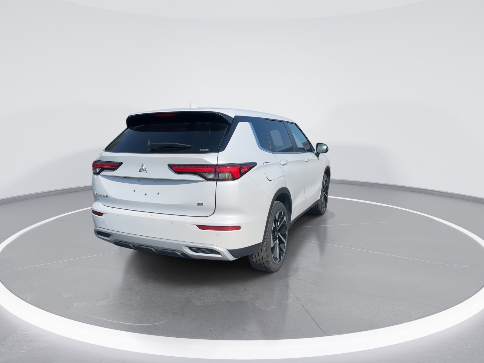 Used 2024 Mitsubishi Outlander SE Black Edition image 9