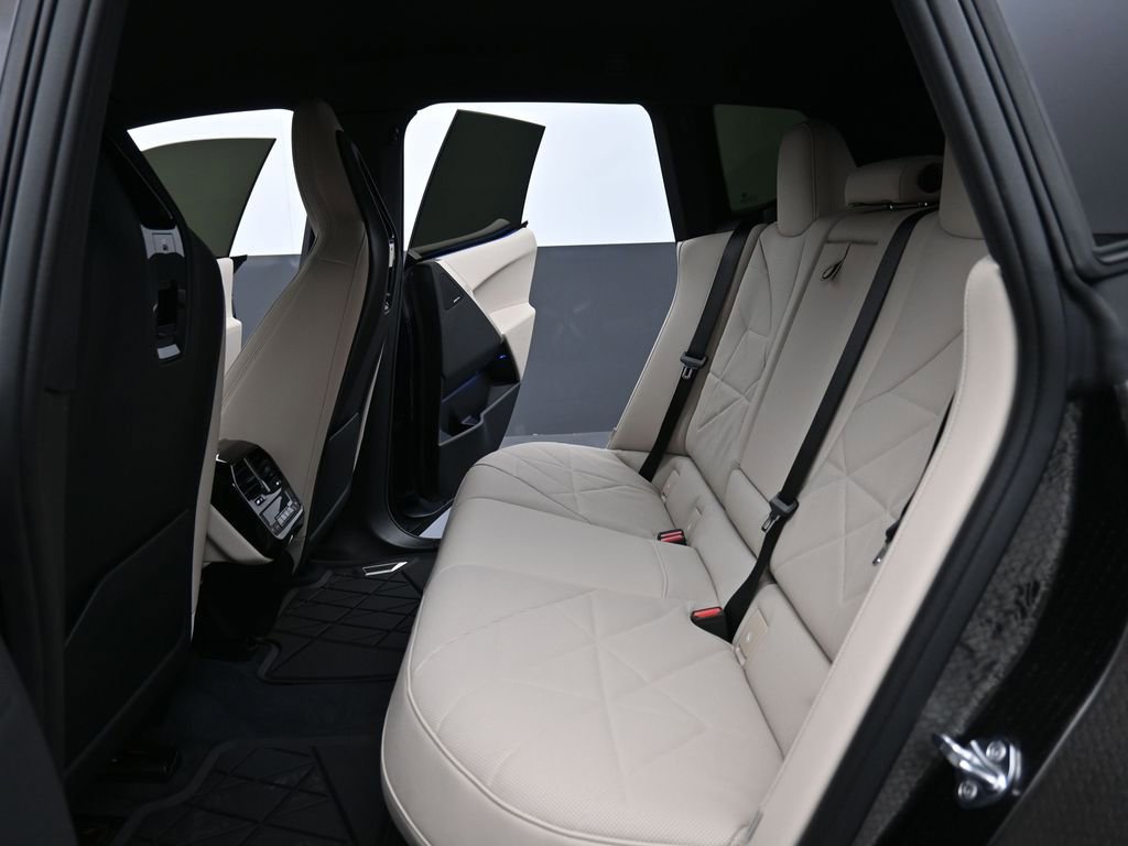 Used 2026 BMW iX xDrive45 w/ Premium Package image 15