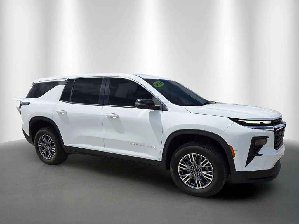 Used 2024 Chevrolet Traverse LS FWD image 2