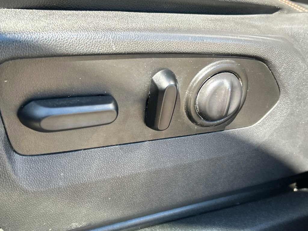Used 2019 GMC Sierra 1500 AT4 w/ Off Road Performance Package image 10