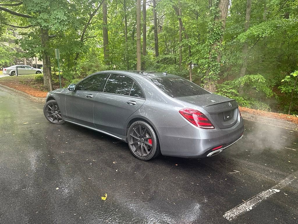 Used 2020 Mercedes-Benz S 560 Sedan w/ AMG Line Exterior image 4