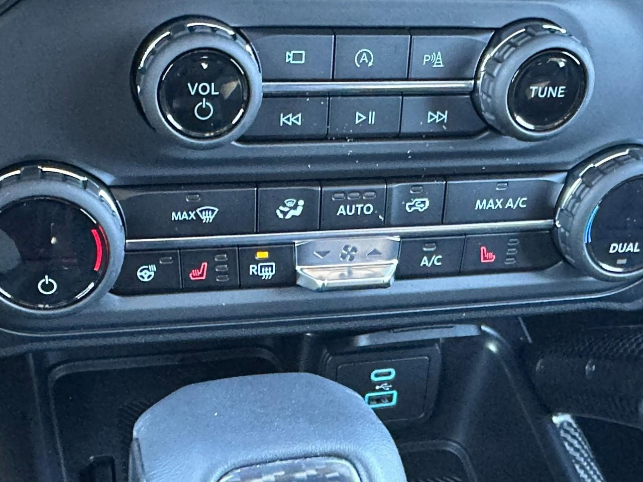 New 2025 Ford Bronco Raptor w/ Interior Carbon Fiber Pack image 13