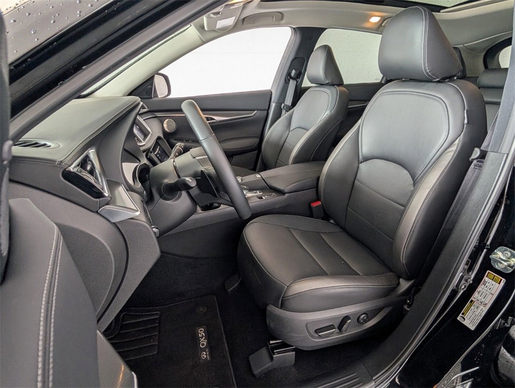 Certified 2025 INFINITI QX50 Luxe image 5