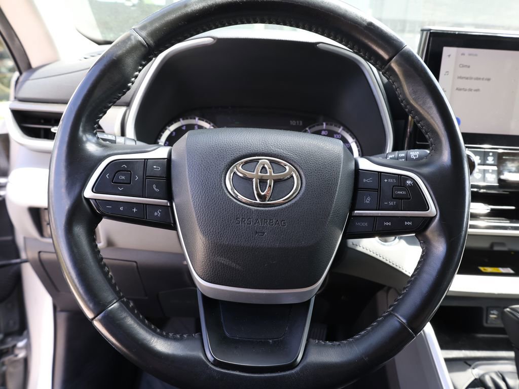 Used 2023 Toyota Highlander XLE FWD image 34