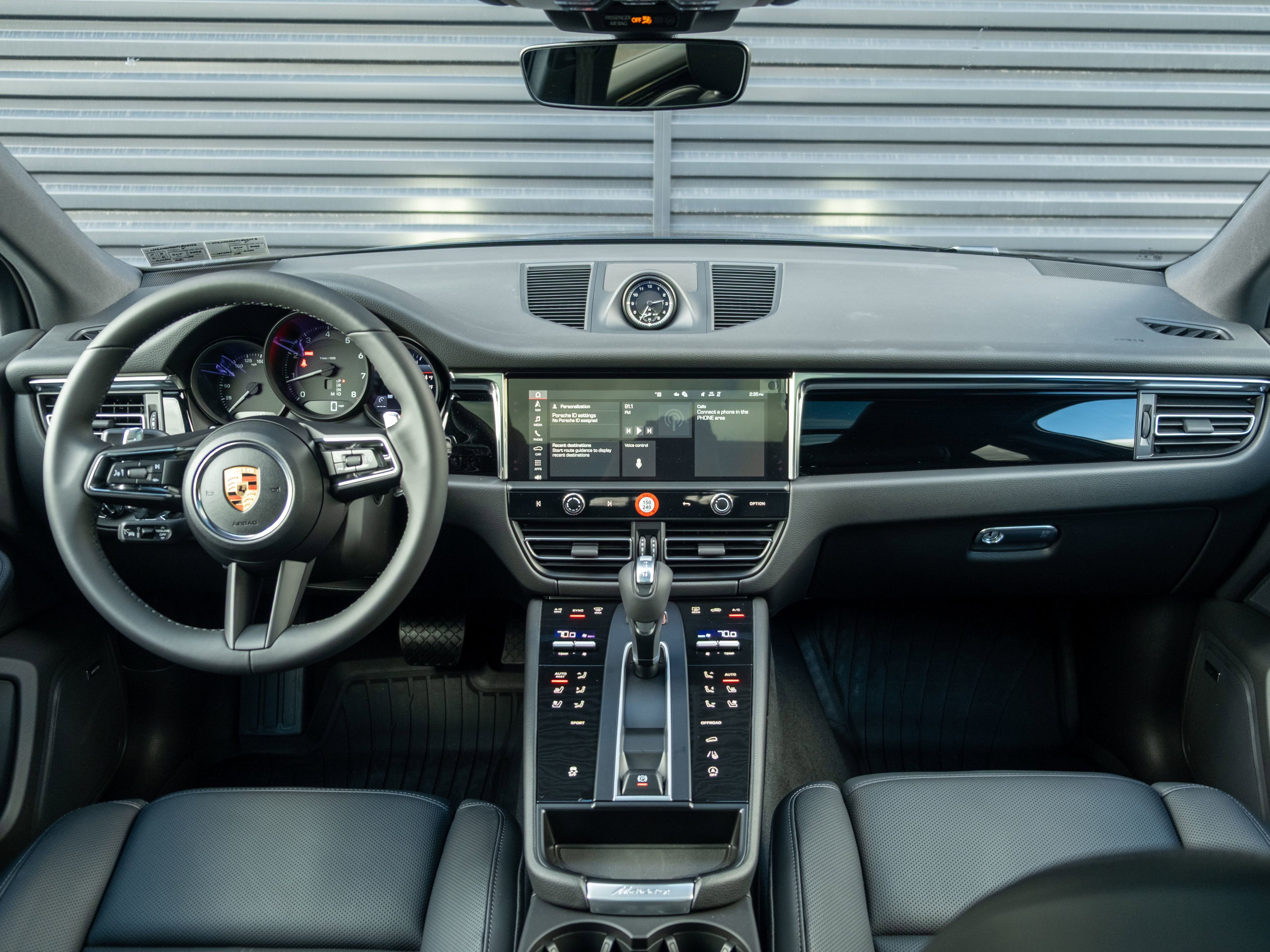 Certified 2026 Porsche Macan AWD/4WD image 18