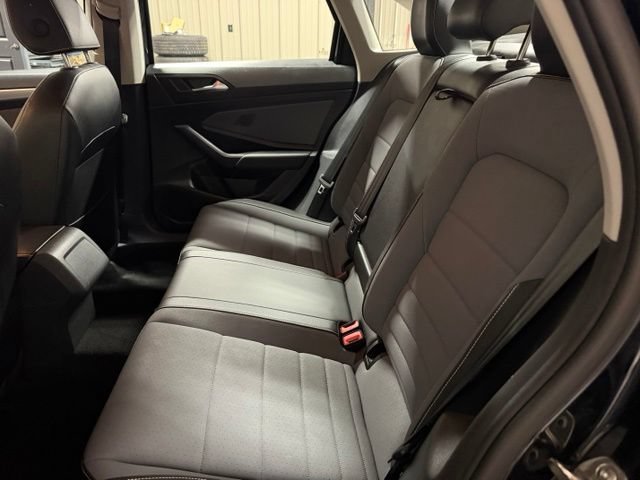 Used 2025 Volkswagen Jetta SE FWD image 16