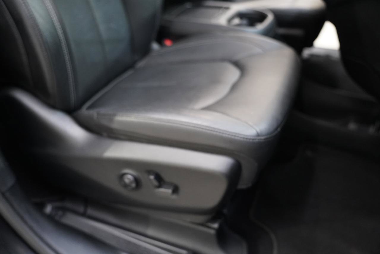 Used 2021 Chrysler Pacifica Touring-L w/ Uconnect Theater Family Group image 29
