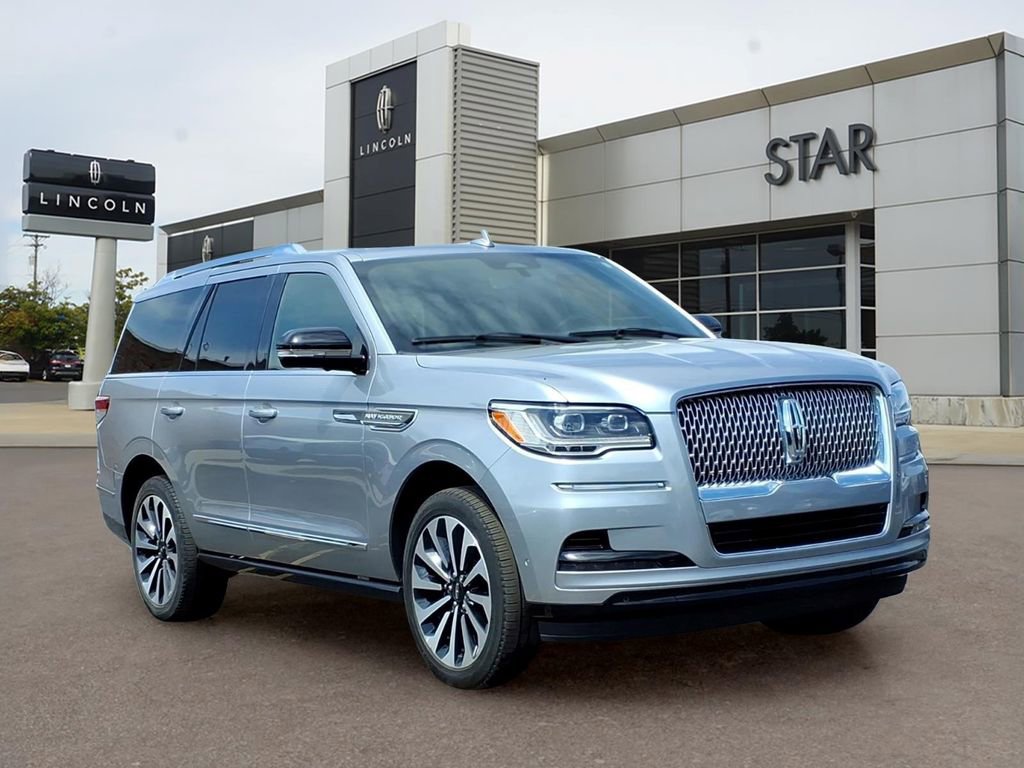 Used 2022 Lincoln Navigator Reserve AWD/4WD image 1