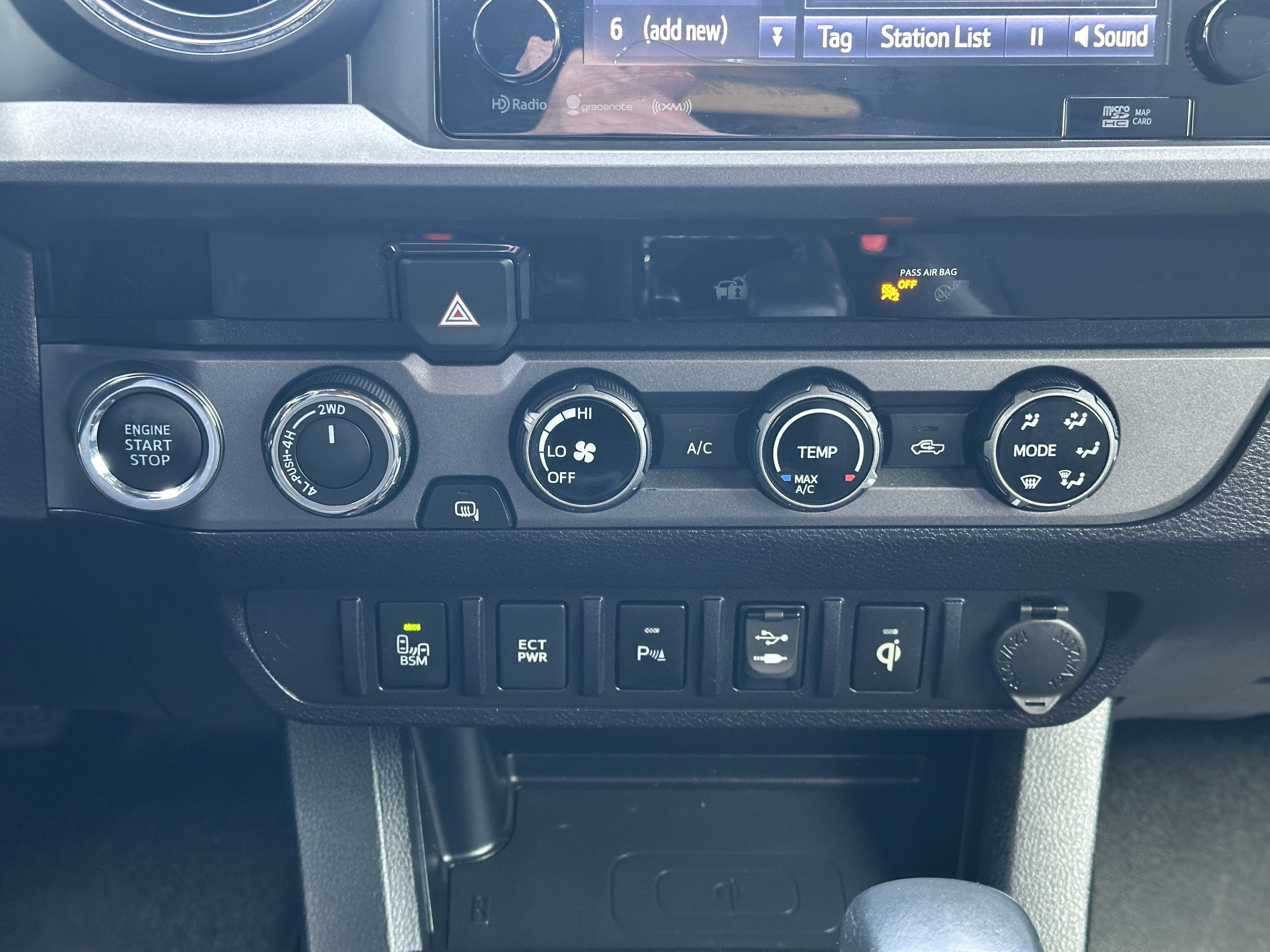 Used 2018 Toyota Tacoma TRD Sport w/ Technology Package AWD/4WD image 35