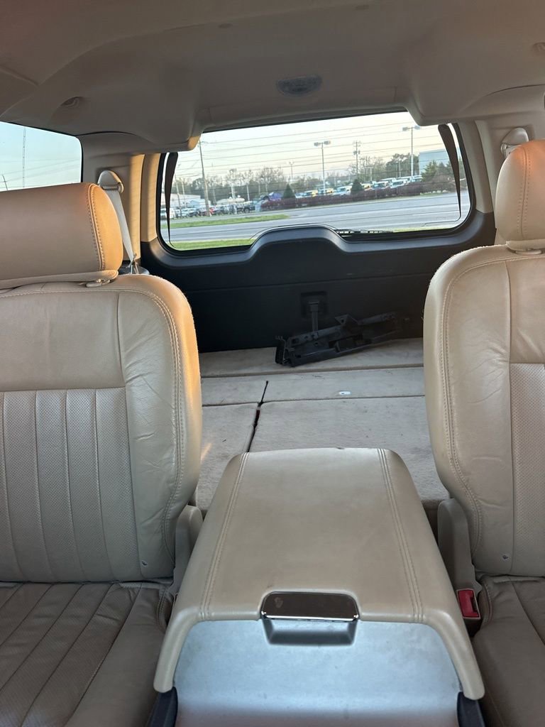 Used 2005 Lincoln Navigator Luxury image 5