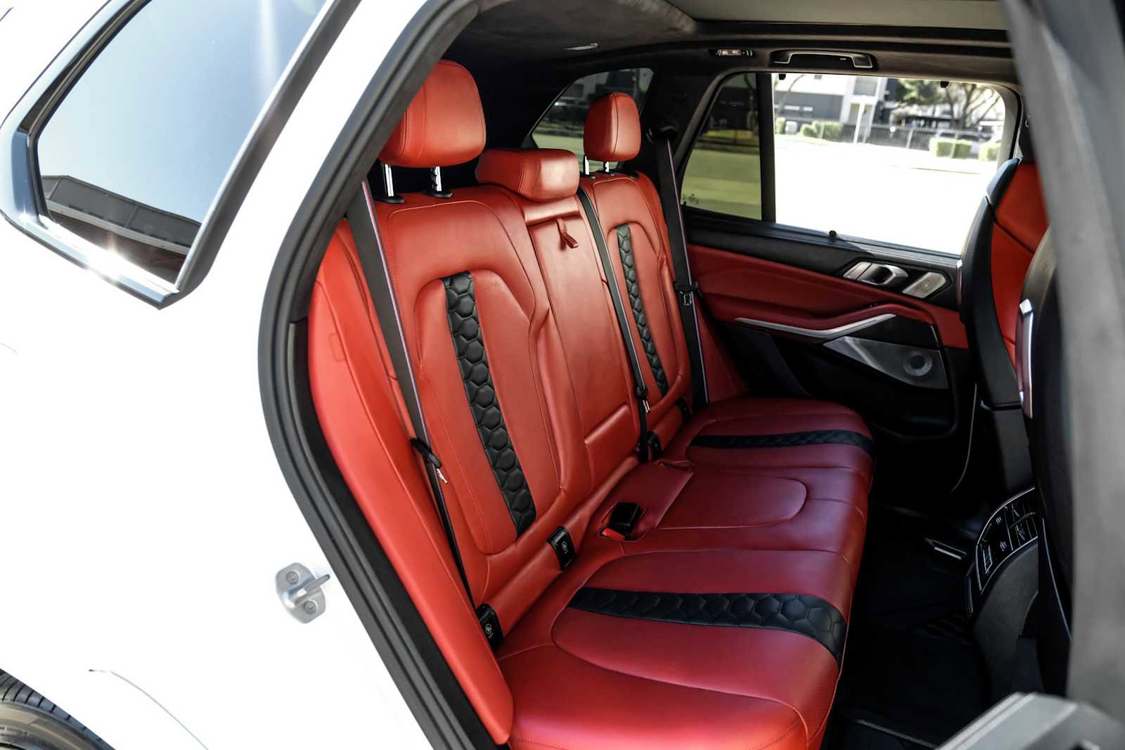 Used 2025 BMW X5 M Competition w/ Executive Package image 40