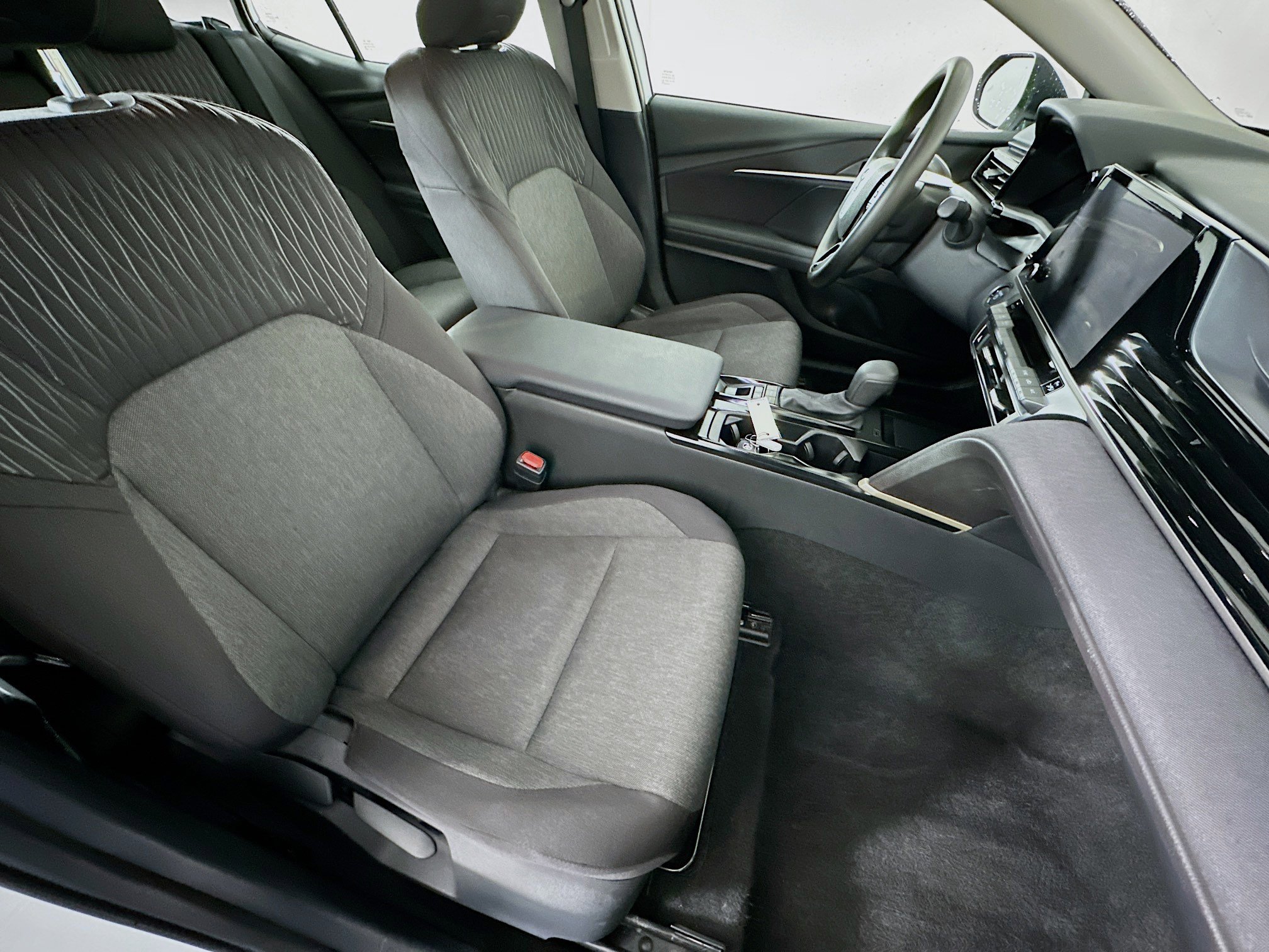 Used 2025 Toyota Camry LE image 31