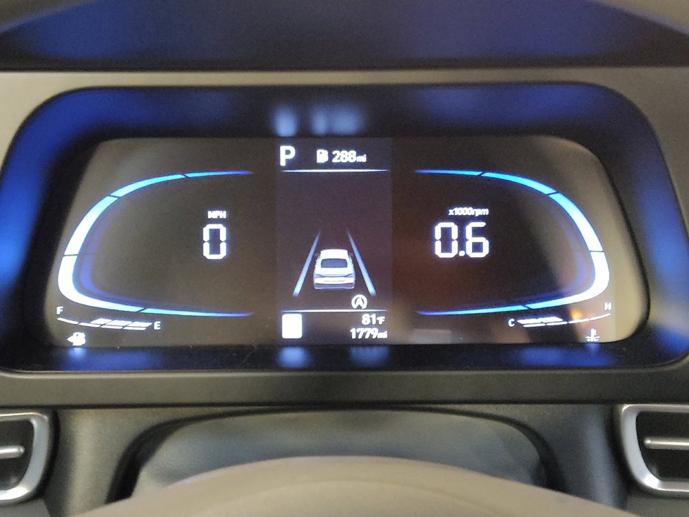 Used 2025 Hyundai Elantra SE image 23