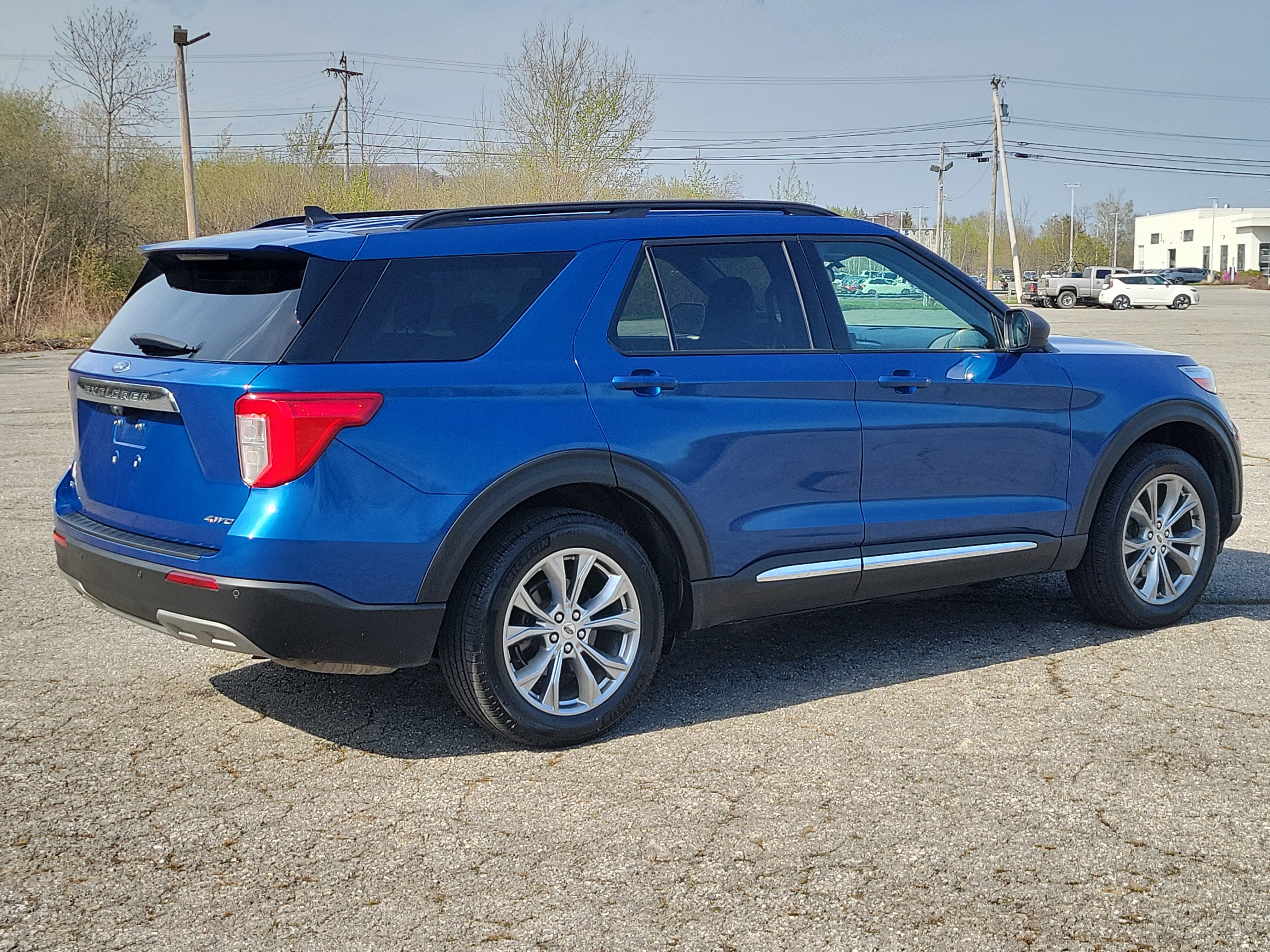 Used 2021 Ford Explorer XLT w/ Equipment Group 202A AWD/4WD image 5
