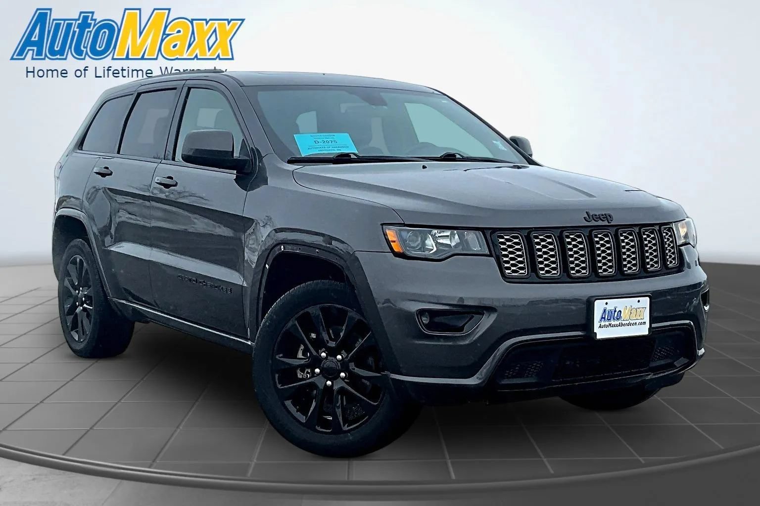 Used 2021 Jeep Grand Cherokee Laredo X AWD/4WD image 3