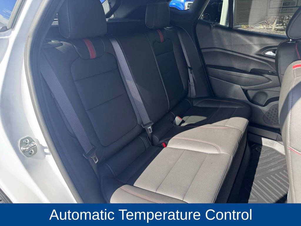 Used 2025 Chevrolet Trax RS w/ Sunroof Package image 20