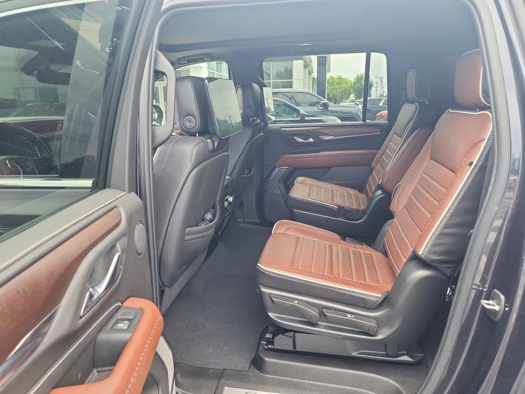Certified 2023 GMC Yukon XL Denali Ultimate w/ LPO, Floor Liner Package AWD/4WD image 25