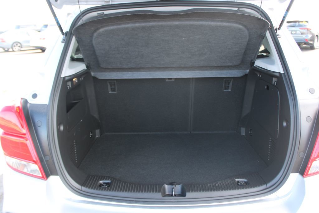 Used 2020 Chevrolet Trax LT w/ LT Convenience Package image 14