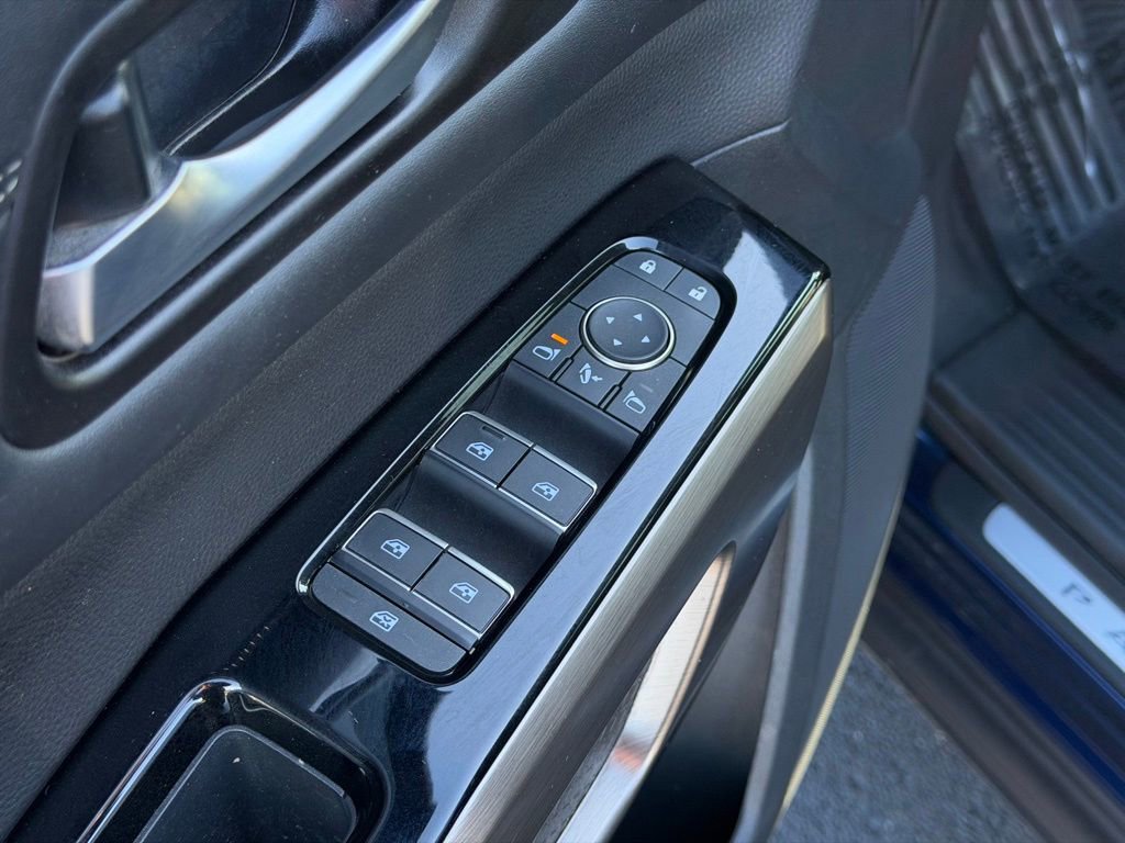 Used 2025 Nissan Pathfinder Platinum image 15