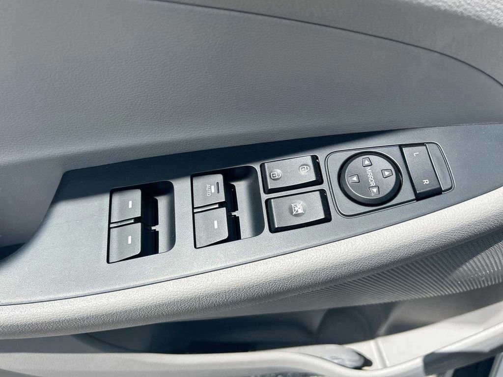 Used 2019 Hyundai Santa Fe SE FWD image 18