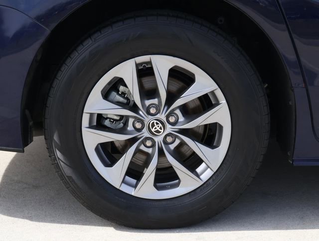 Used 2021 Toyota Sienna XLE image 8